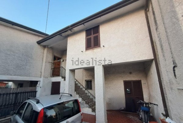 casa indipendente in vendita a Massa in zona Quercioli