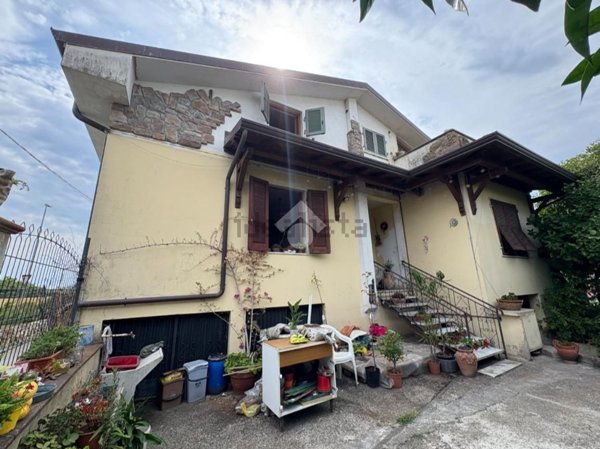 casa indipendente in vendita a Massa in zona Centro Storico