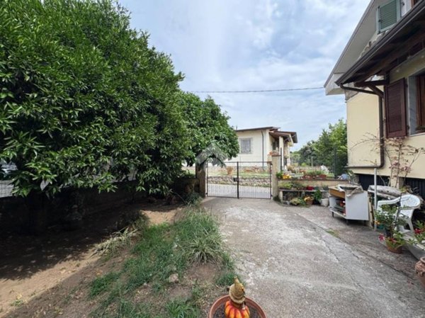 casa indipendente in vendita a Massa in zona Centro Storico