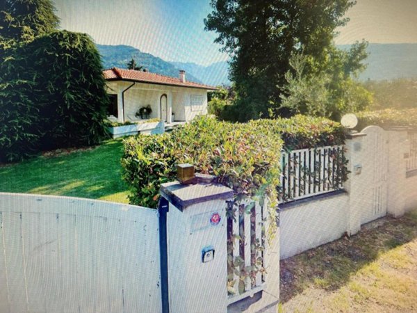 casa indipendente in vendita a Massa
