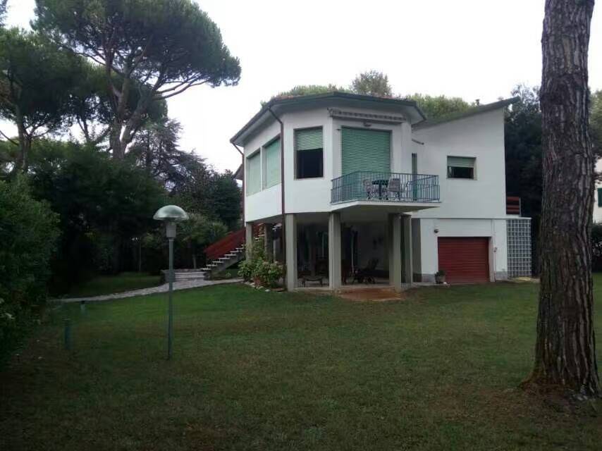 casa indipendente in vendita a Massa in zona Poveromo