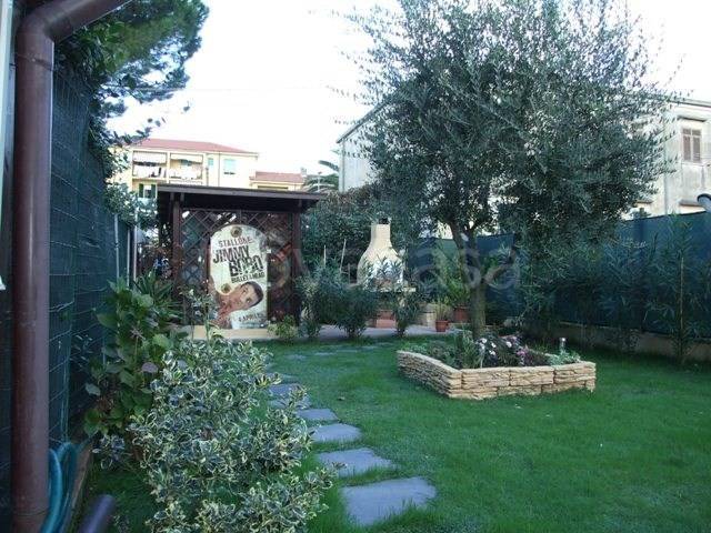 casa indipendente in vendita a Massa in zona Centro Storico