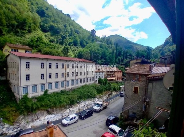 appartamento in vendita a Massa in zona Pariana