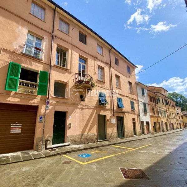 appartamento in vendita a Massa in zona Centro Storico