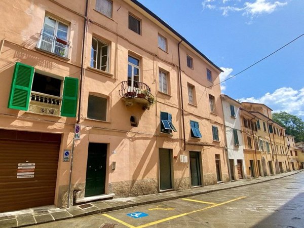 appartamento in vendita a Massa in zona Centro Storico