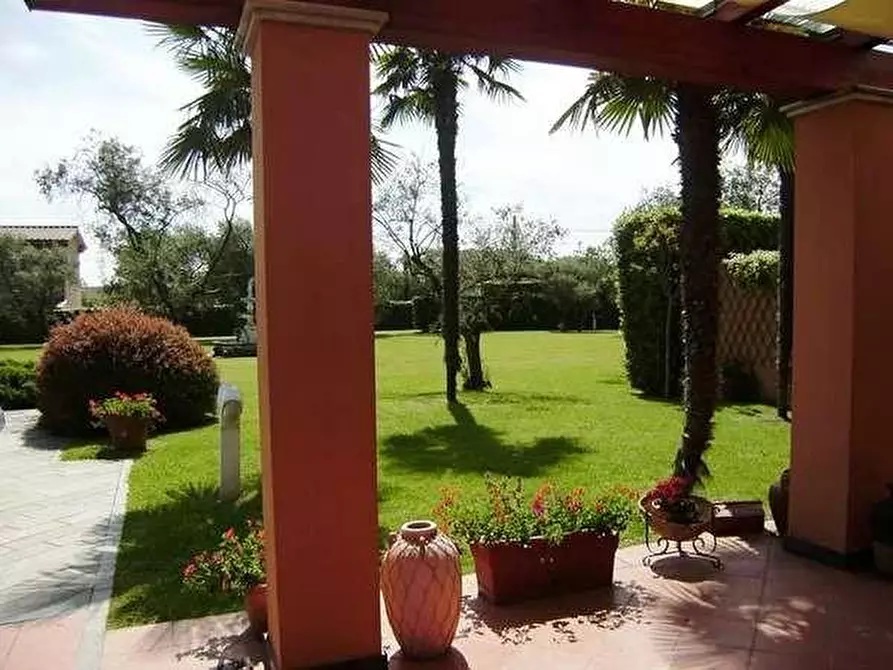 casa indipendente in vendita a Massa in zona Marina dei Ronchi