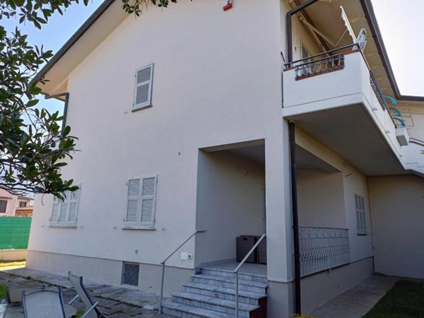 appartamento in vendita a Massa in zona Marina di Massa