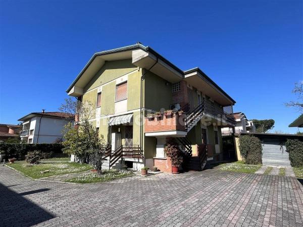 appartamento in vendita a Massa in zona Pariana