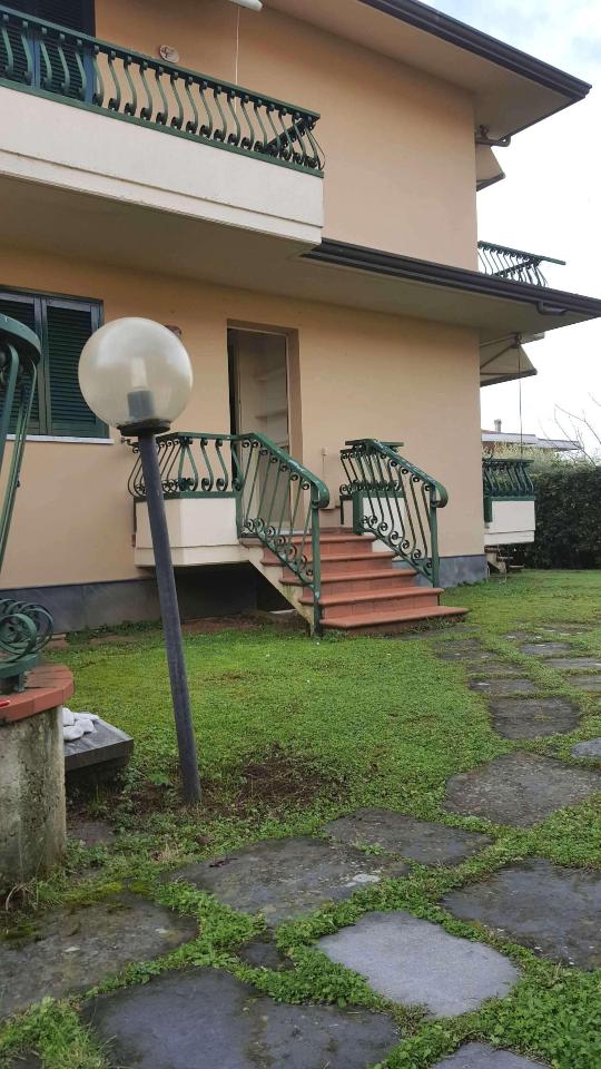 casa indipendente in vendita a Massa in zona Centro Storico