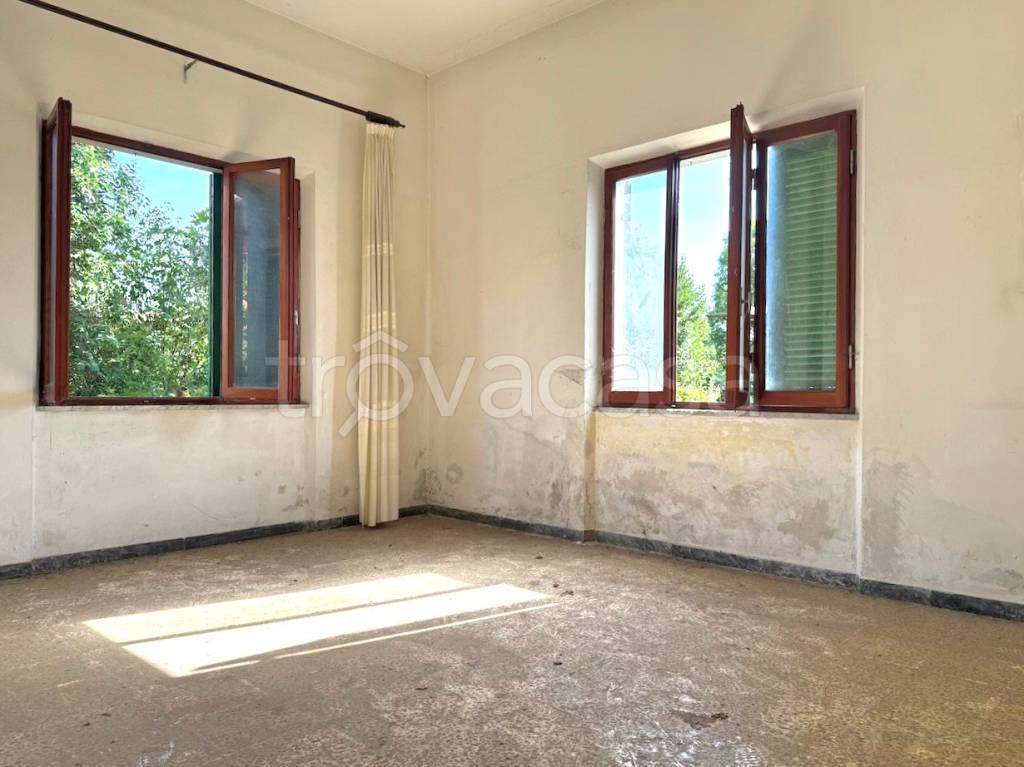 casa indipendente in vendita a Massa in zona Castagnola