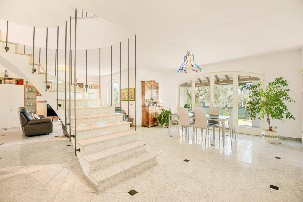 casa indipendente in vendita a Massa