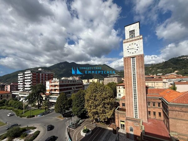 appartamento in vendita a Massa in zona Centro Storico
