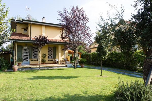 casa indipendente in vendita a Massa in zona Pariana