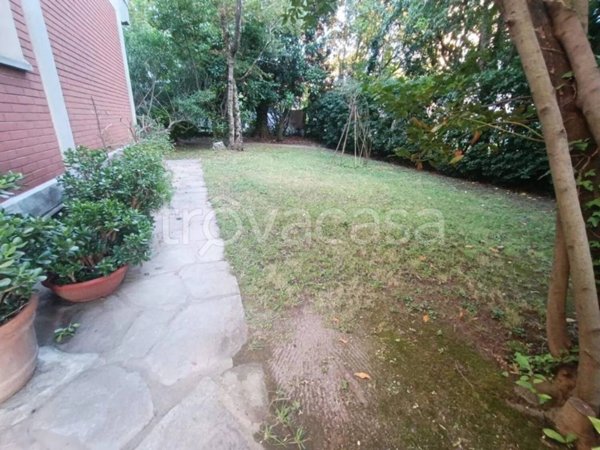 appartamento in vendita a Massa in zona Marina di Massa