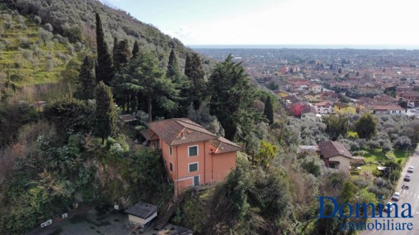 casa indipendente in vendita a Massa