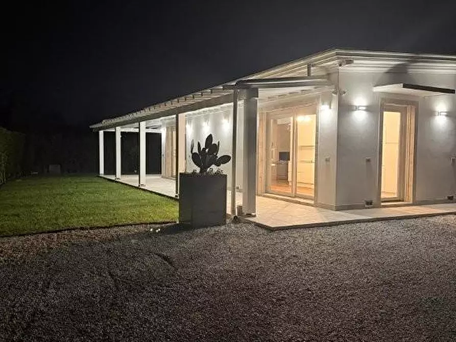 casa indipendente in vendita a Massa in zona Poveromo