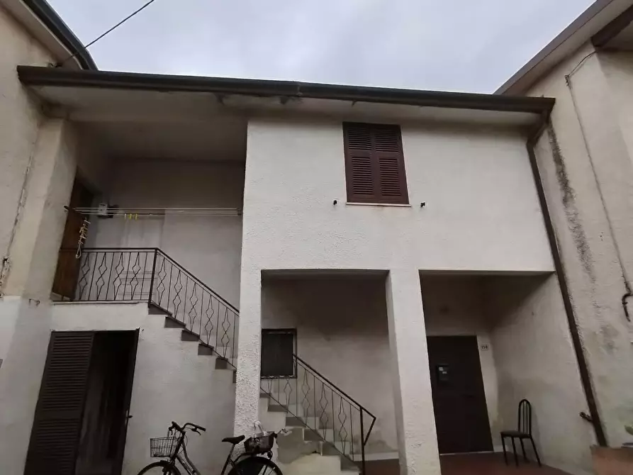 casa indipendente in vendita a Massa in zona Marina di Massa