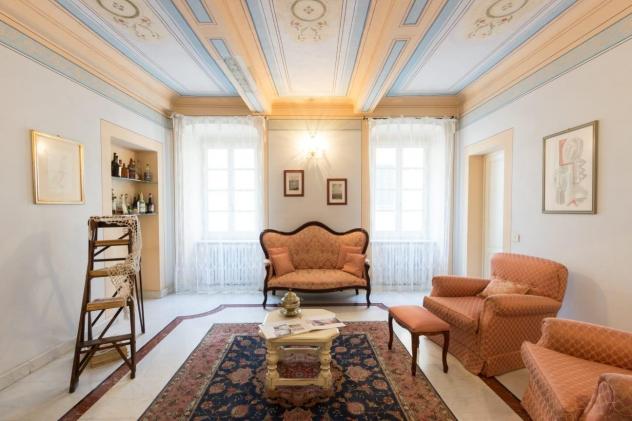 appartamento in vendita a Massa in zona Centro Storico