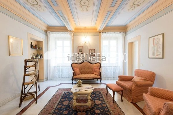 appartamento in vendita a Massa in zona Centro Storico