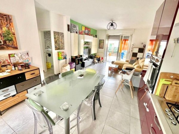 appartamento in vendita a Massa in zona Marina di Massa