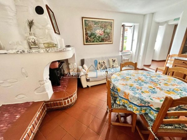 casa indipendente in vendita a Massa
