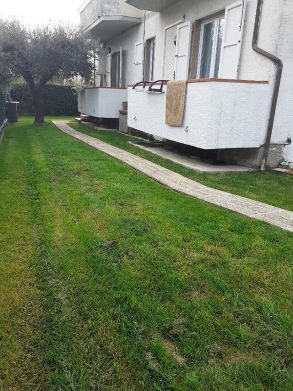 appartamento in vendita a Massa in zona Marina dei Ronchi