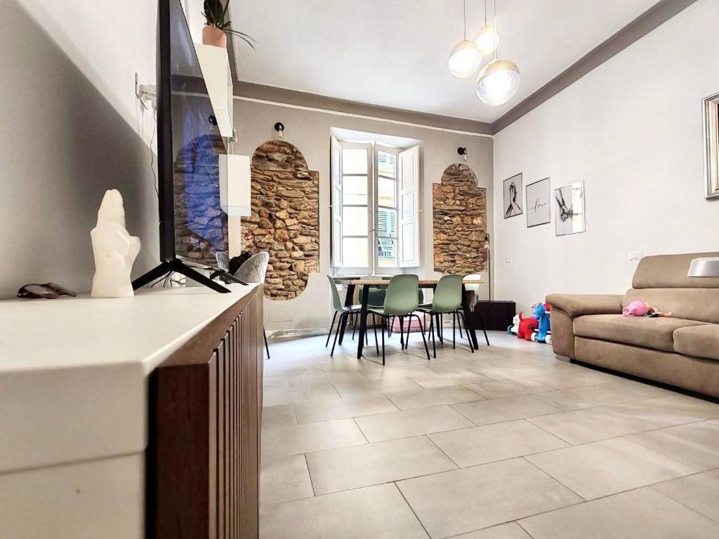 appartamento in vendita a Massa in zona Centro Storico