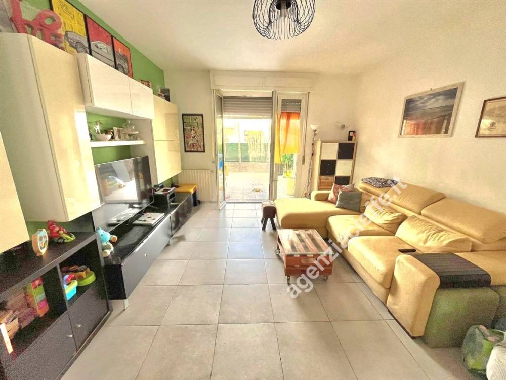 appartamento in vendita a Massa in zona Marina di Massa