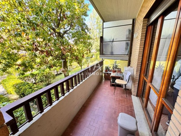 appartamento in vendita a Massa in zona Marina dei Ronchi