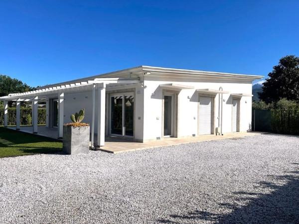 casa indipendente in vendita a Massa in zona Poveromo