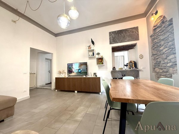 appartamento in vendita a Massa in zona Centro Storico