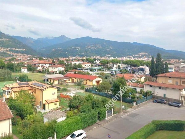 appartamento in vendita a Massa in zona Romagnano