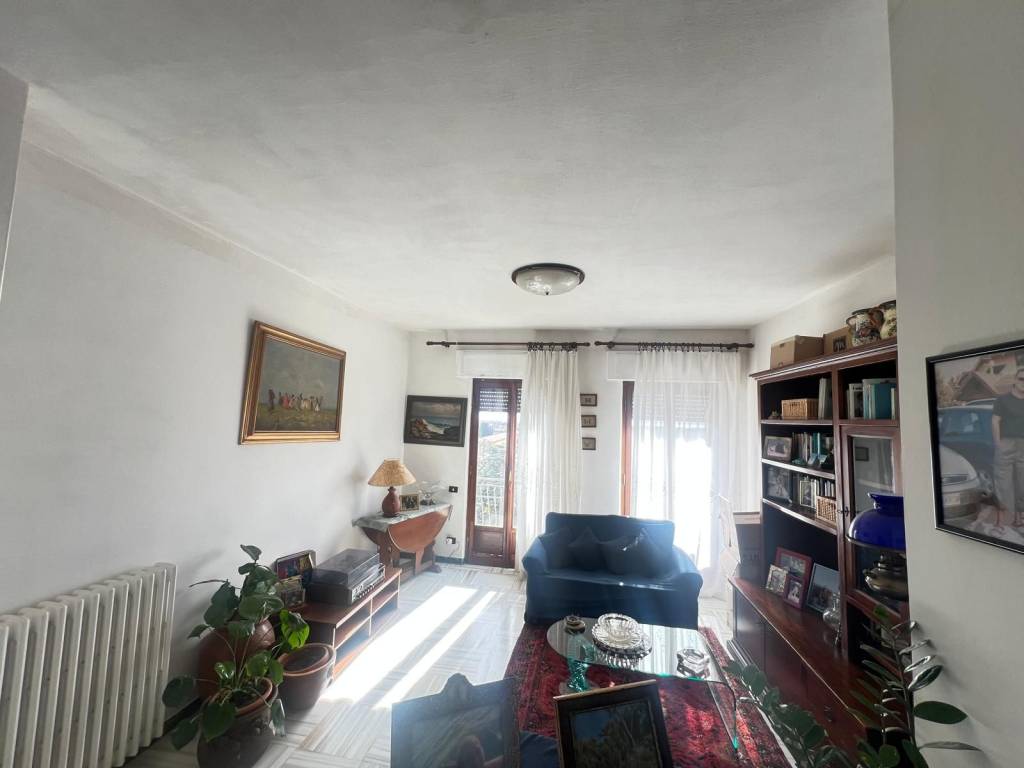appartamento in vendita a Massa in zona Mirteto