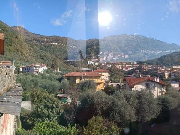 casa indipendente in vendita a Massa in zona Romagnano