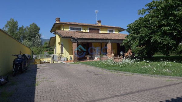 casa indipendente in vendita a Massa in zona Marina di Massa
