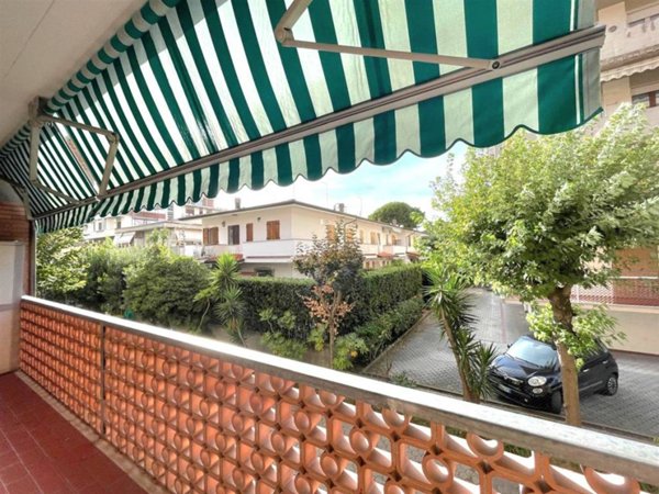 appartamento in vendita a Massa in zona Marina dei Ronchi