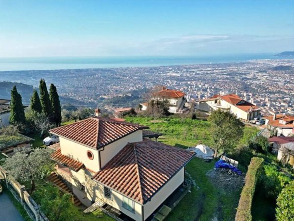 casa indipendente in vendita a Massa