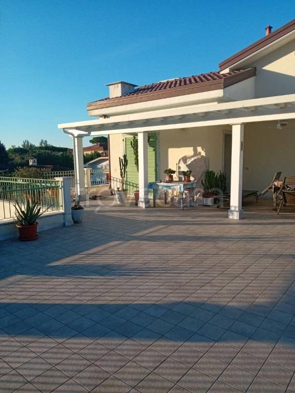 appartamento in vendita a Massa in zona Marina di Massa