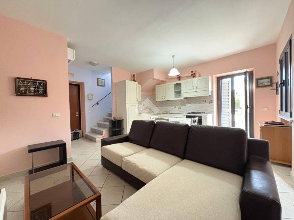 casa indipendente in vendita a Massa