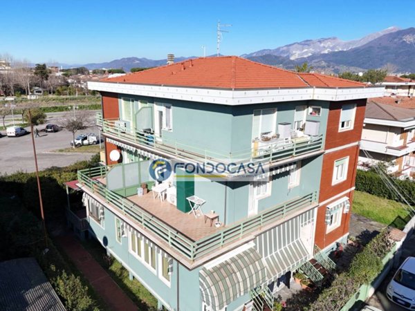 appartamento in vendita a Massa in zona Marina di Massa