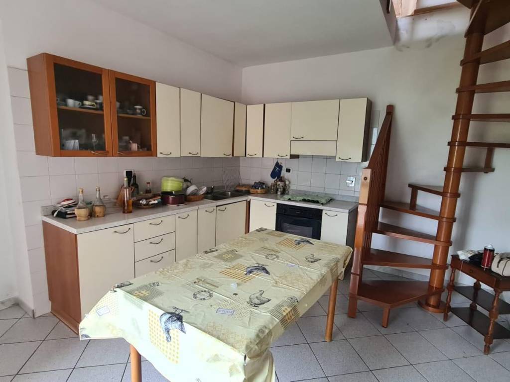 casa indipendente in vendita a Massa in zona Altagnana
