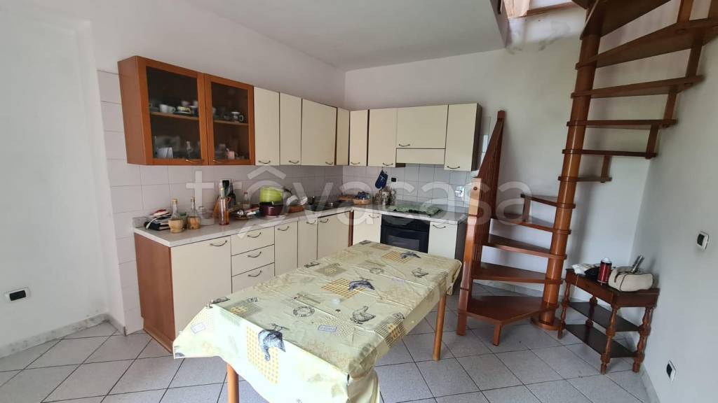 casa indipendente in vendita a Massa in zona Antona