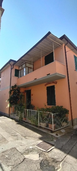 casa indipendente in vendita a Massa