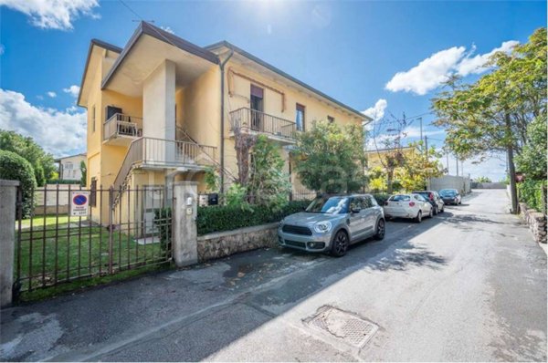 appartamento in vendita a Massa in zona Marina di Massa