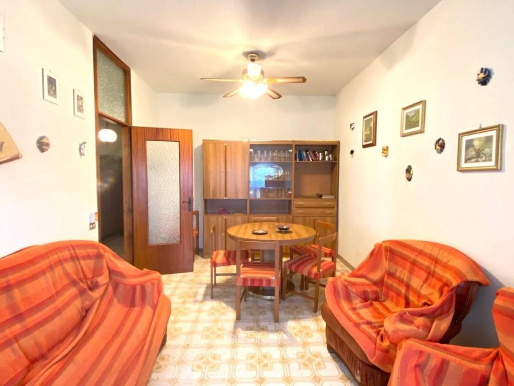 appartamento in vendita a Massa in zona Marina dei Ronchi