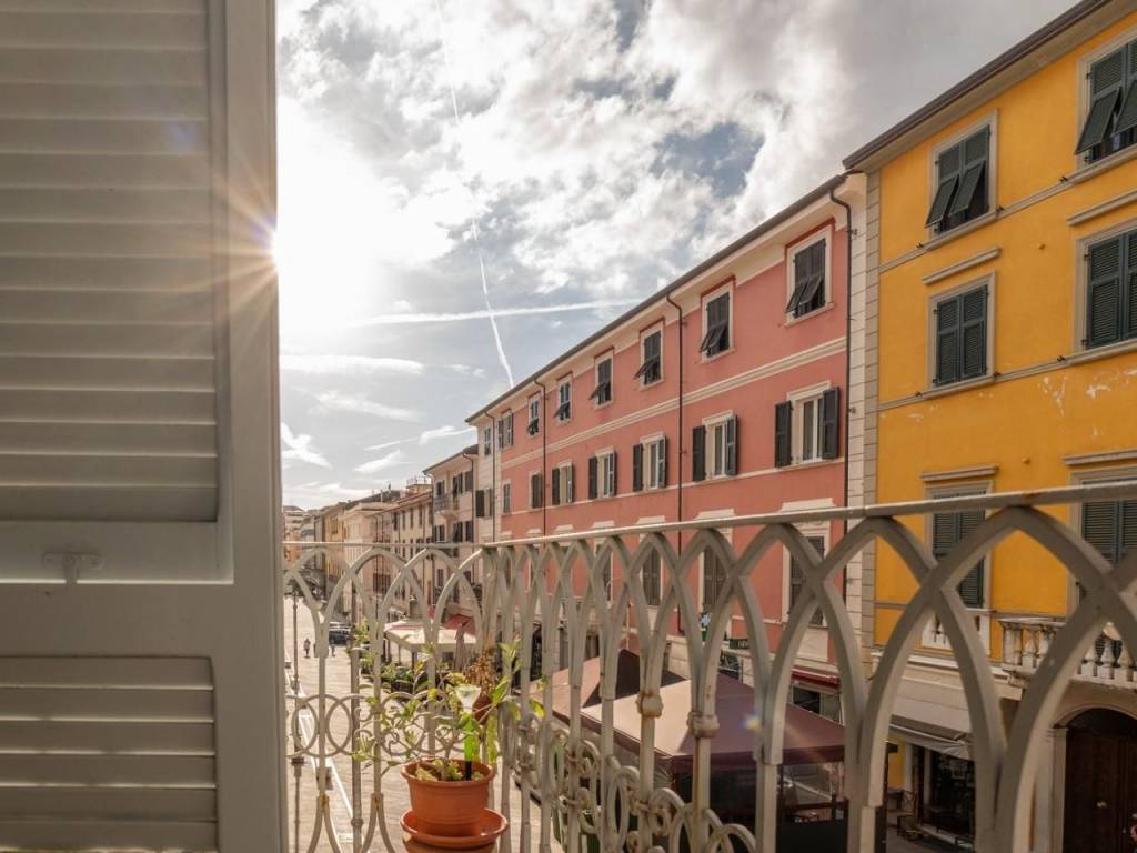 appartamento in vendita a Massa in zona Centro Storico