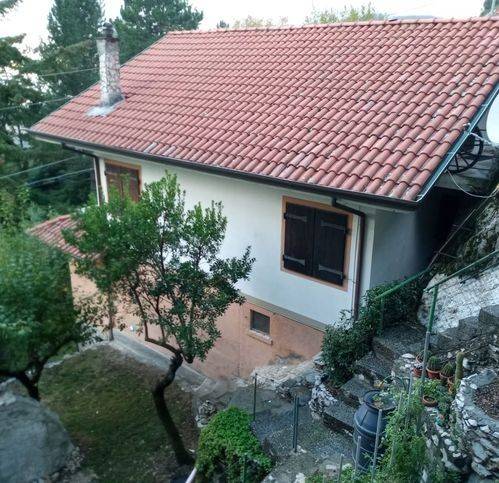 casa indipendente in vendita a Massa in zona Antona