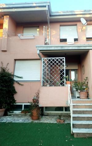 casa indipendente in vendita a Massa