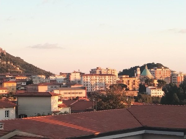 casa indipendente in vendita a Massa