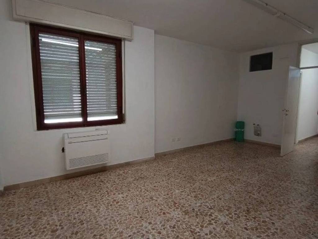ufficio in vendita a Massa in zona Centro Storico